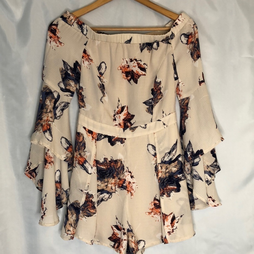 The Clothing Company Women’s Floral Off-Shoulder Flare Sleeve Romper Size M